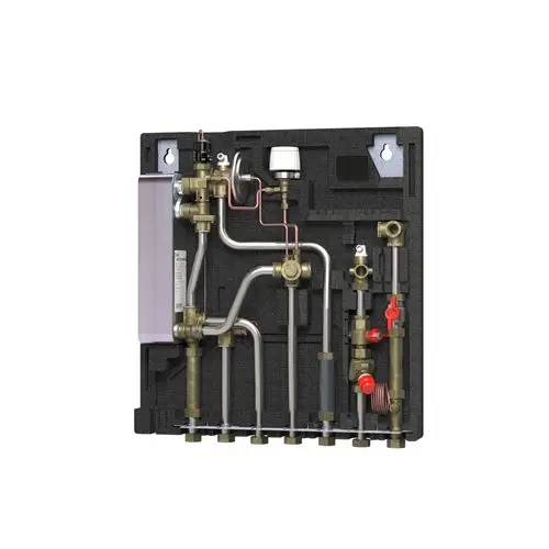 Danfoss Wohnungsstation mit mehreren Anschlussleitungen und Regelventilen, montiert auf einer schwarzen Trägerplatte, zur Wärmeversorgung in Gebäuden.